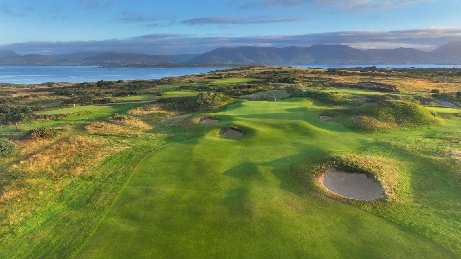 Dooks Golf Links beside Dingle Bay and the Kerry mountains